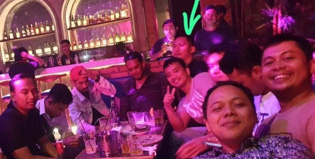 Foto Daden dan Yosua dkk di klub malam. Foto: Dok. Istimewa
