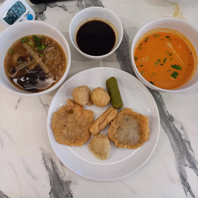 Aneka hidangan dari restoran Pempek-Yuk! Kelapa Gading, Jakarta Utara, Kamis (29/12/2022). Foto: Monika Febriana/kumparan