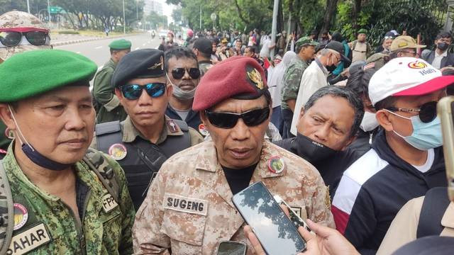 Kolonel (Purn) Sugeng Waras (tengah). Dokumentasi Jonathan Devin/kumparan.