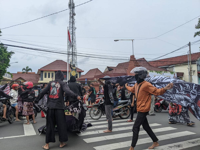 Ratusan Pesilat Geruduk Mapolres Mojokerto Kota, Ini Duduk Perkaranya