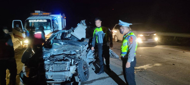 Seorang polisi meninggal dunia akibat terlibat kecelakaan di Jalan Tol Trans Sumatera, Jumat (30/12). | Foto: Dok Satlantas Polres Lampung Selatan