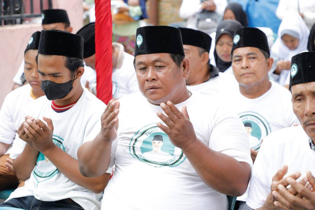 Tuan Guru Dukung Ganjar (TGDG) Sumatera bersama masyarakat Medan melaksanakan zikir dan doa bersama untuk Indonesia. Foto: Dok. Istimewa