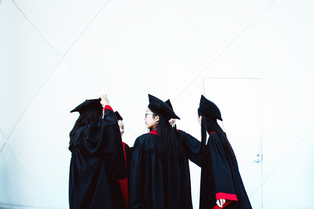 Ilustrasi Ucapan Wisuda Singkat yang Berkesan. Foto: Unsplash/Stephanie Hau.
