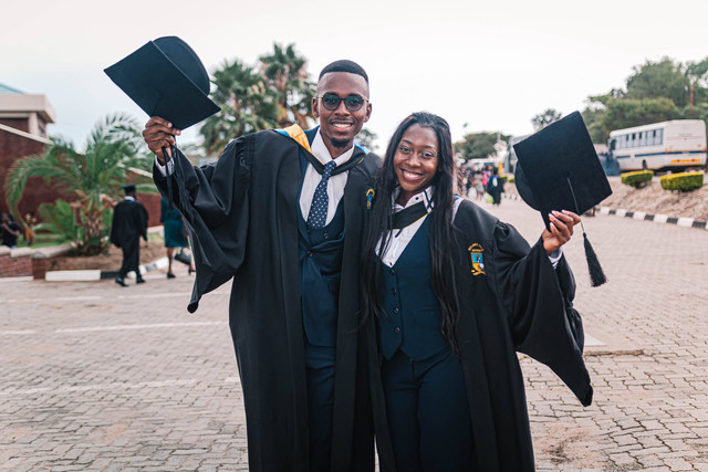 Caption Wisuda Menyentuh Hati, https://unsplash.com/@nqoe