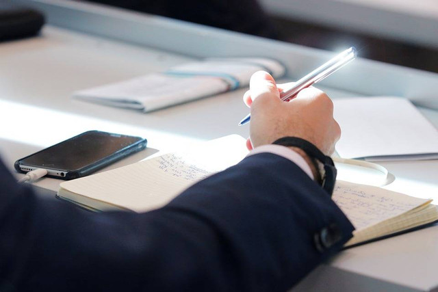https://pixabay.com/id/users/moinzon-2433302/ - judul skripsi ekonomi pembangunan
