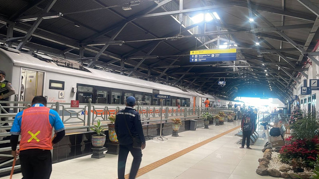 Banjir di Semarang, Kedatangan KA Jarak Jauh di Daop 8 Surabaya Alami Kelambatan