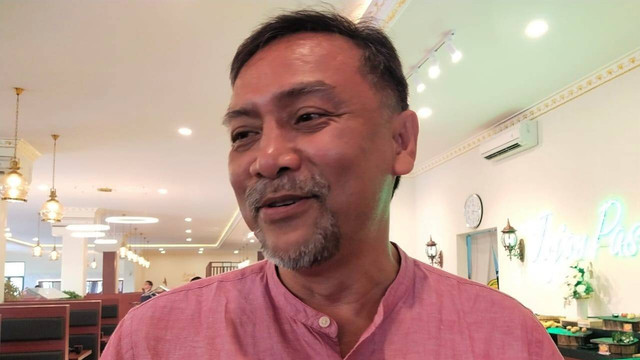 Sekretaris Majelis Tinggi Partai Demokrat, Andi Mallarangeng, di Restoran Taman Indah, Colomadu, Karanganyar, Minggu (01/01/2023). FOTO: Agung Santoso