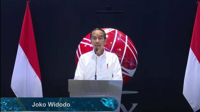 Presiden RI Joko Widodo (Jokowi) membuka perdagangan Bursa Efek Indonesia (BEI) di Gedung BEI, Jakarta, Senin (2/1/2023). Foto: Dok. Istimewa