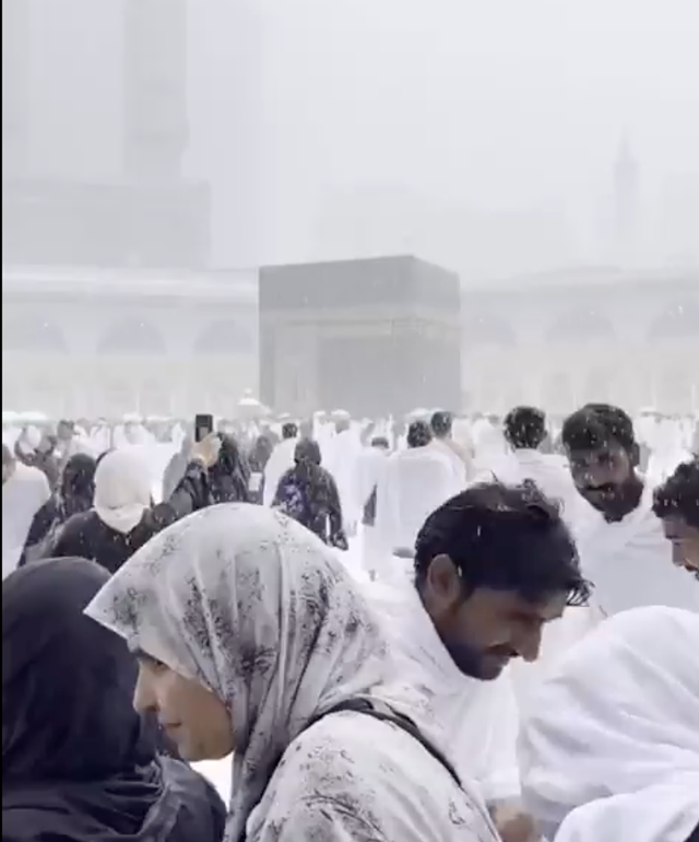 Video hoaks salju turun di Masjidil Haram pada Minggu (1/1/2023). Foto: Dok. Istimewa