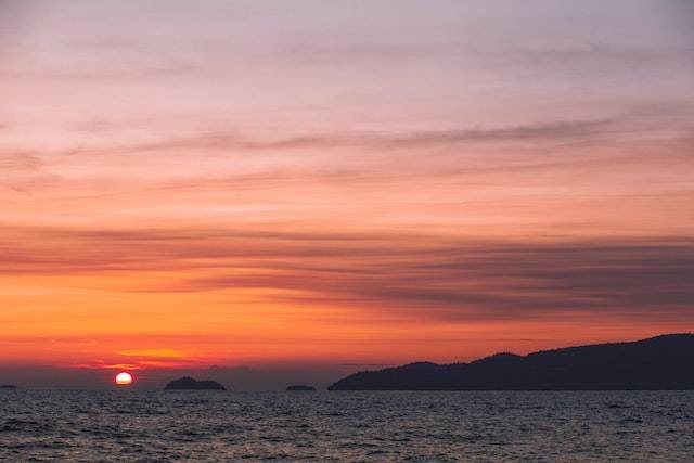 Bahasa Inggris Danau, Foto Unsplash Arno Ryser