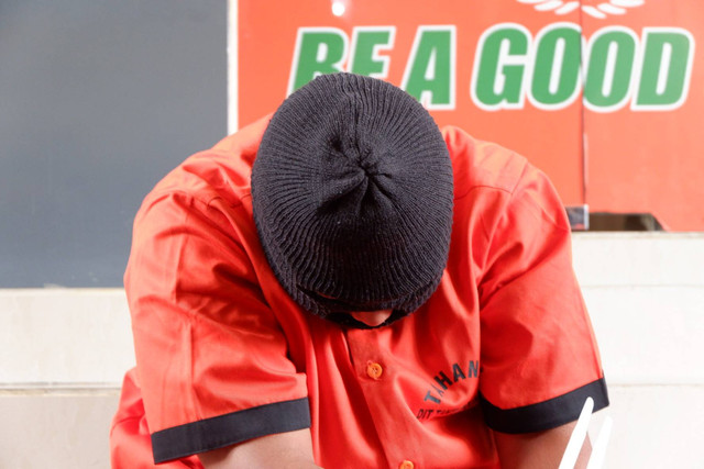 SIP (31) dan JN (32) dua tersangka pencurian di rumah Jaksa KPK di Yogyakarta. Foto: Arfiansyah Panji Purnandaru/kumparan