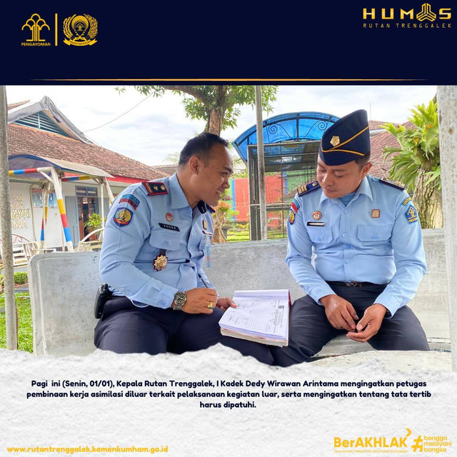 Kepala rutan dengan petugas bon kerja. foto dari humas rutan trenggalek