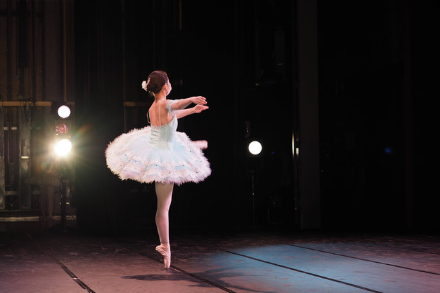 Ilustrasi Gerakan Penari Balet. Foto: dok. Kazuo ota (Unsplash.com)