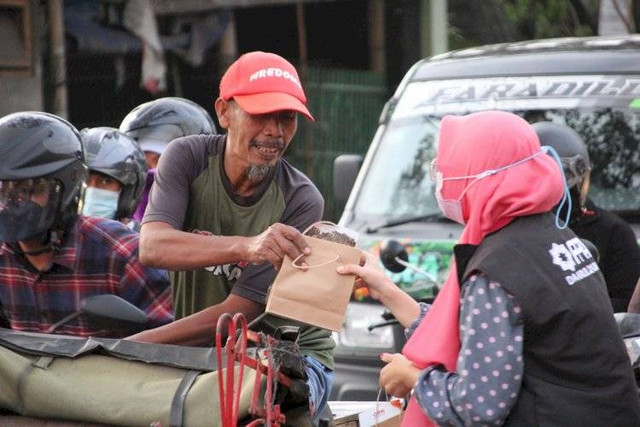 PPPA Daqu berbagi makanan