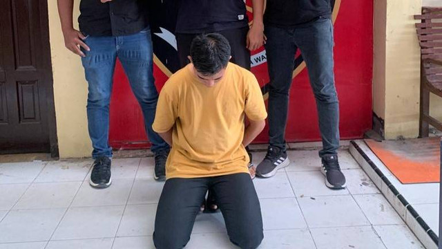 Pelaku yang diduga memperkosa anak tirinya di Aceh Besar. Foto: Polresta Banda Aceh 