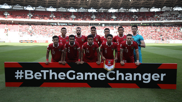 Pemain Timnas Indonesia melawan Timnas Vietnam dalam pertandingan Semi final Piala AFF 2022 Leg ke-1 di Stadion Utama gelora Bung Karno (SUGBK), Jakarta, Jumat (6/1/2023). Foto: Aditia Noviansyah/kumparan