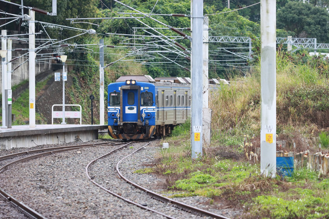 Ilustrasi Jadwal KRL Serpong-Tanah Abang 2023, Foto: Unsplash/Lu Neil