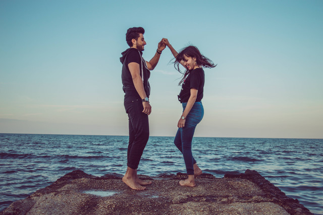 Ilustrasi Kata-Kata Gombal Bahasa Inggris untuk Pacar agar Makin Sayang. Foto: Unsplash/Chermiti Mohamed.