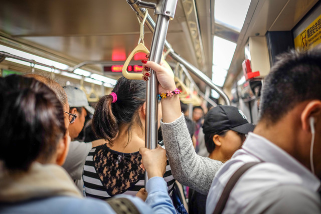 Stasiun dekat blok m bloc space, Foto: Unsplash/Digital Sennin.