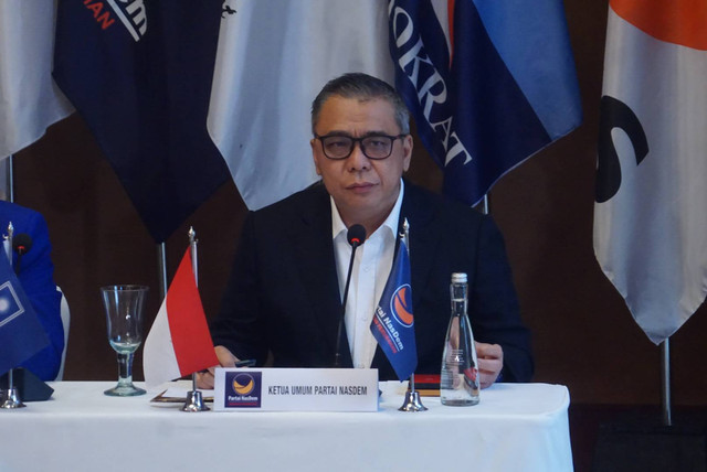 Waketum NasDem Ahmad Ali memberikan keterangan pers terkait pertemuan delapan Partai Politik di Hotel Darmawangsa, Jakarta pada Minggu (8/1/2023). Foto: Iqbal Firdaus/kumparan
