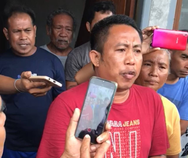 Caretaker Kepala Desa saat mengaku membagikan uang DD ke jumlah orang dekat bupati Halsel. Foto: Screenshot video