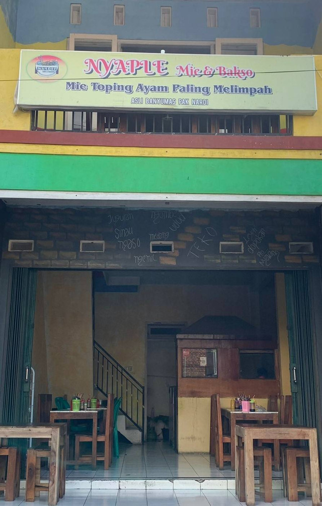 Warung Mi dan Bakso Nyaple Purwokerto. Sumber: dokumentasi pribadi