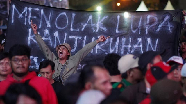Suasana Doa bersama dan Konser Amal Salam Satu Jiwa dalam rangka memperingati 100 hari Tragedi Kanjuruhan digelar di Gladiator Arena, Bekasi, Jawa Barat, Minggu (8/1/2023). Foto: Dok. Istimewa