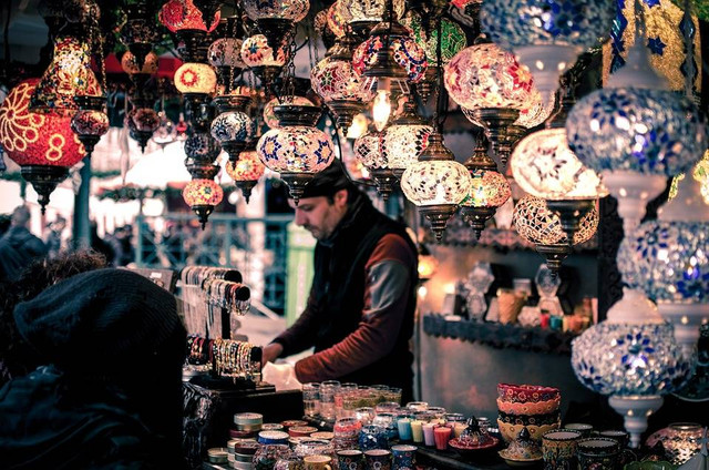 https://pixabay.com/id/users/pexels-2286921/ - orang yang menjualkan barang