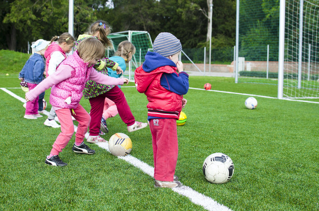 Waktu anak bermain perlu diatur agar mereka tidak melupakan aktivitas lainnya. Foto: Pexels.com