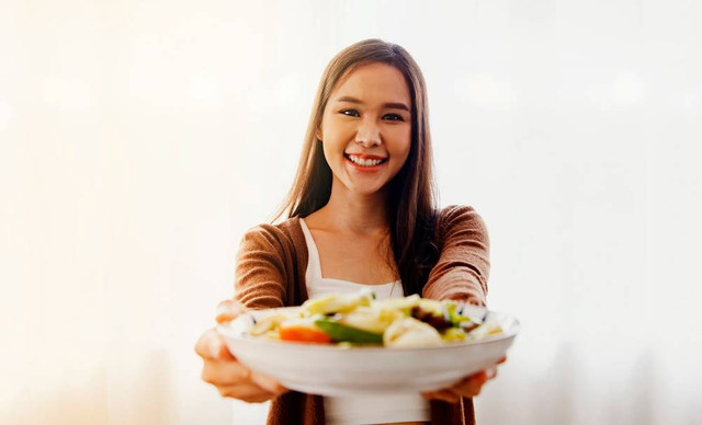 Ilustrasi Pisces perlu makan buah dan sayur yang kaya serat. Foto: Shutterstock