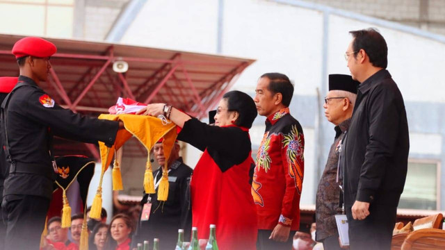Presiden Jokowi, Wapres Ma'ruf Amin dan Ketum PDIP Megawati Soekarnoputri hadir di JIExpo Kemayoran, Jakarta, Selasa (10/1). Foto: Dok. PDIP