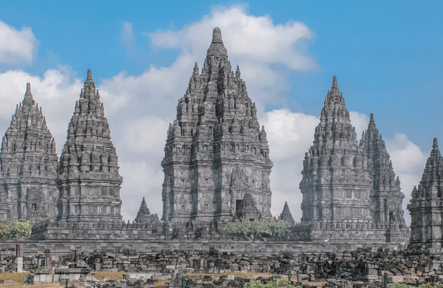 harga tiket masuk prambanan 2023. sumber foto : unsplash/eugenia.