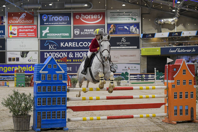 Atlet cilik berkuda Indonesia, Nusrtdinov Zayan Fatih, yang menjalani kompetisi di Eropa. Foto: Dok istimewa