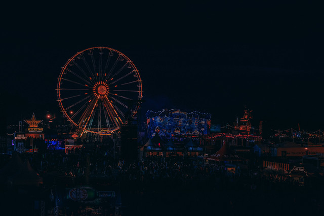 Ilustrasi Harga Tiket Masuk Batu Night Spectacular. Foto: Unplash/William Krause