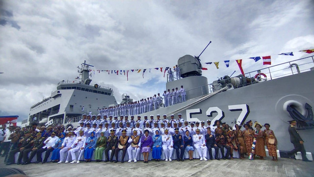 Panglima TNI kukuhkan KRI Teluk Wondama-527 sebagai Kapal Perang LST, Rabu (11/1/2023), foto: Yanti/BalleoNEWS