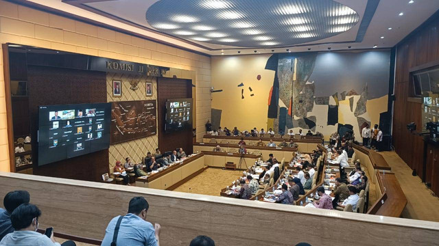 Rapat Komisi II dengan KPU, Bawaslu, DKPP, soal tahapan Pemilu 2024 dan isu aktual, Jakarta, Rabu (11/1/2023). Foto: Annisa Thahira Madina/kumparan