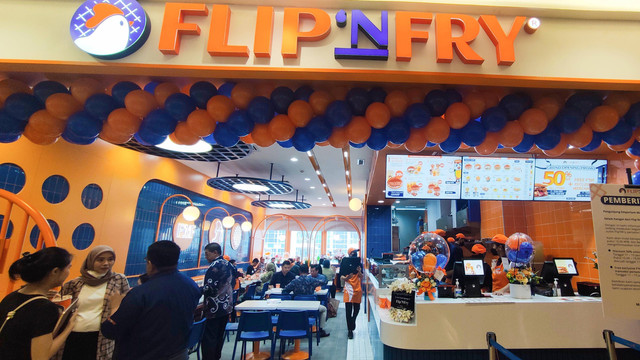 Suasana luar restoran Flip'NFry di Emporium Mall Pluit, Jakarta Utara, Rabu (11/1/2023). Foto: Riad Nur Hikmah/kumparan
