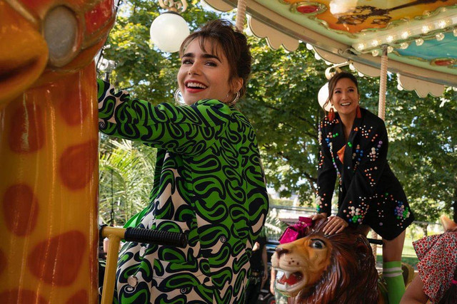 Tokoh Emily Cooper dalam serial Emily in Paris. Foto: Instagram/@emilyinparis