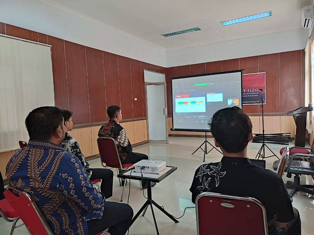 Pegawai Bapas Muratara Ikuti Gita Sosialisasi Assesment Mandiri Pengadaan Pakaian Dinas (Sumber: Tim Humas Bapas Muratara)