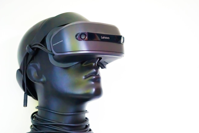 Penggunaan VR dalam Metaverse | Sumber : Unsplash