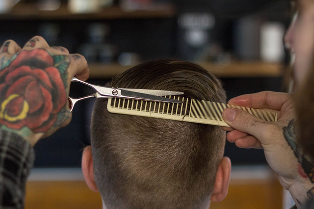 Ilustrasi Kata-Kata Barbershop yang Menarik. Foto: Unsplash/Jhonatan cooper.