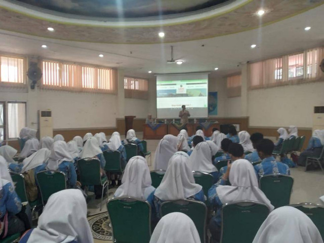 Kegiatan Sosialisasi Penmaru UMY di SMKN 1 Cimahi