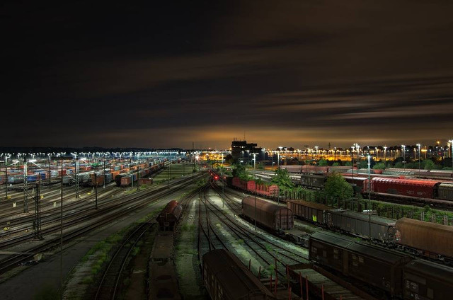 Ilustrasi Cara Turun dari KRL dan Keluar Stasiun untuk Pemula. Foto: Pixabay/fotolehrling.