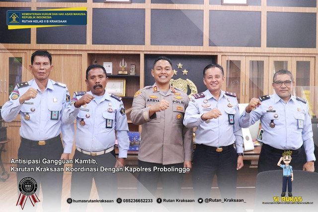 Karutan Kraksaan didampingi para pejabat saat bertemu dengan Kapolres Probolinggo (13/01).