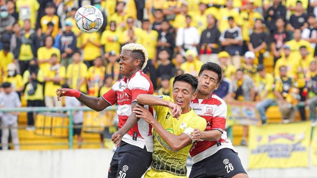 Barito Putera melawan Madura United pada pertandingan lanjutan Liga 1 di Stadion Stadion Demang Lehman, Sabtu (14/1/2023). Foto: Instagram/@psbaritoputeraofficial