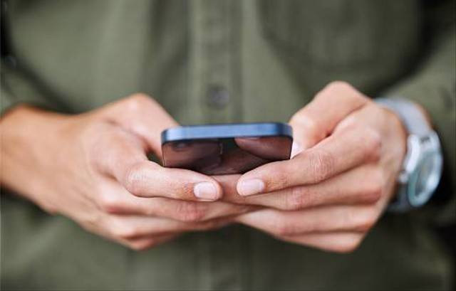 Ilustrasi cara mengirim pulsa Indosat. Foto: Unsplash.com