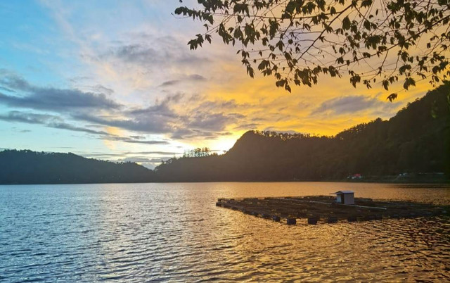 suasana telaga Ngebel di sore hari. Foto: dokpri