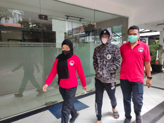 Revaldo dibawa ke Lido, Sukabumi, Jawa Barat untuk jalani rehabilitasi, Senin (16/1). Foto: Dok. Istimewa