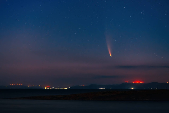 Ilustrasi Apa yang dimaksud dengan komet (Foto: Tasos Mansour | Unsplash.com)