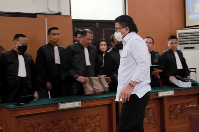 Terdakwa Ferdy Sambo usai mendengarkan pembacaan tuntutan dari JPU dalam sidang kasus pembunuhan berencana Brigadir Yosua di Pengadilan Negeri Jakarta Selatan, Selasa (17/1/2023). Foto: Jamal Ramadhan/kumparan
